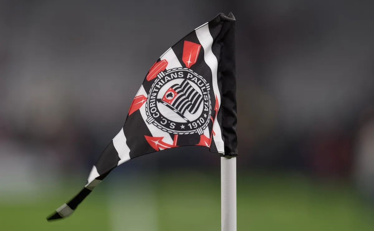 Corinthians impõe condição decisiva para liberar Cacá ao Athletico, e impasse persiste nos bastidores