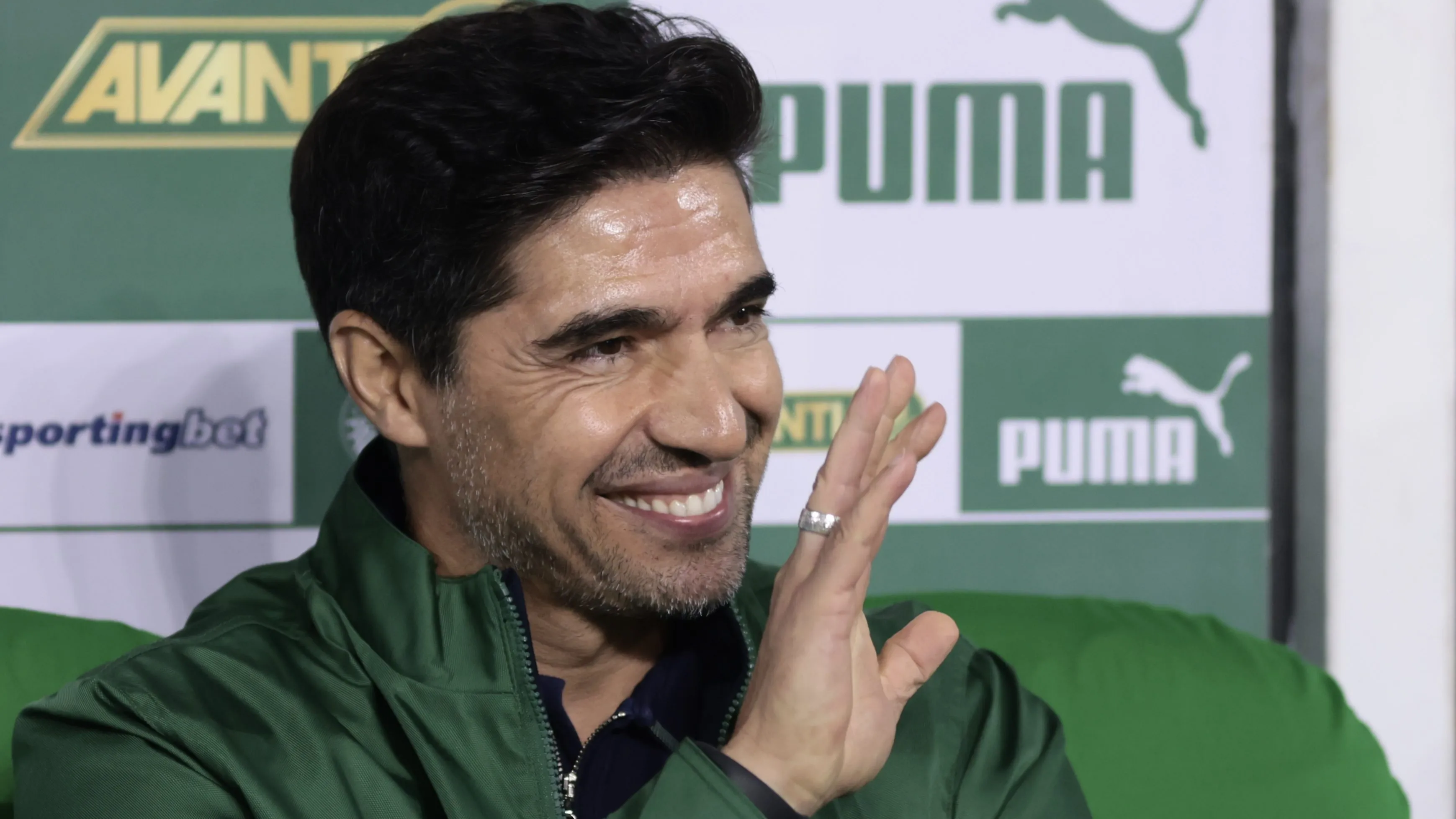 SP – SAO PAULO – 15/10/2025 – BRASILEIRO A 2025, PALMEIRAS X BRAGANTINO – Abel Ferreira tecnico do Palmeiras durante partida contra o Bragantino no estadio Arena Allianz Parque pelo campeonato Brasileiro A 2025. Foto: Marcello Zambrana/AGIF