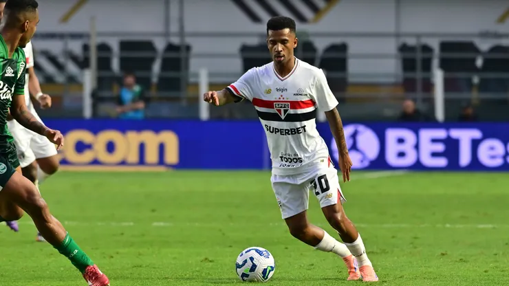 SP - SANTOS - 23/11/2025 - BRASILEIRO A 2025, SAO PAULO X JUVENTUDE - Marcos Antonio jogador do Sao Paulo durante partida contra o Juventude no estadio Vila Belmiro pelo campeonato Brasileiro A 2025. Foto: Jota Erre/AGIF
