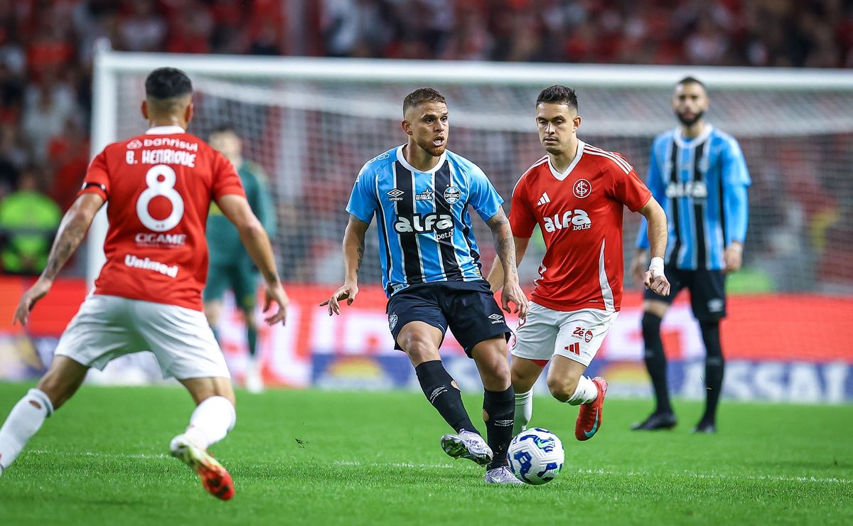 Baldasso joga a toalha e admite superioridade do Grêmio sobre o Internacional: “Favorito no Gauchão”
