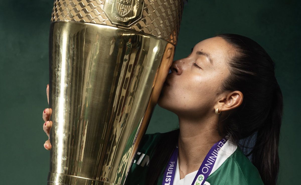 Yoreli Rincón, ex-Palmeiras, é oficializada como nova contratação do Santos para 2026