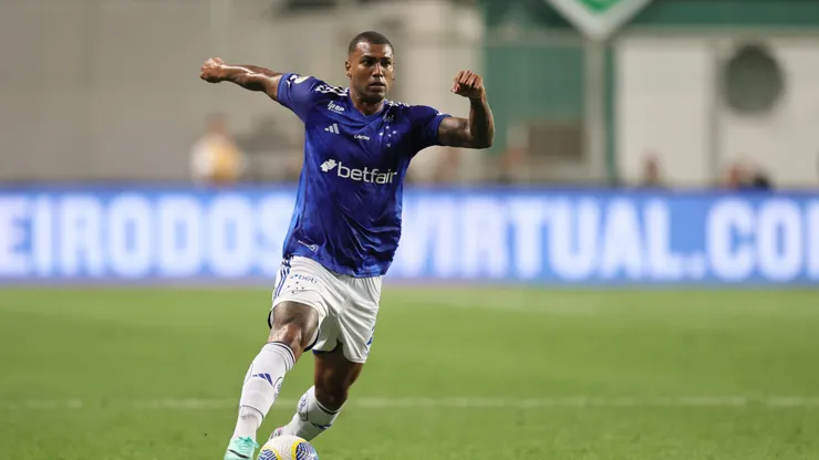 MG - BELO HORIZONTE - 06/11/2024 - BRASILEIRO A 2024, CRUZEIRO X FLAMENGO - Walace jogador do Cruzeiro durante partida contra o Flamengo no estadio Independencia pelo campeonato Brasileiro A 2024. Foto: Gilson Lobo/AGIF