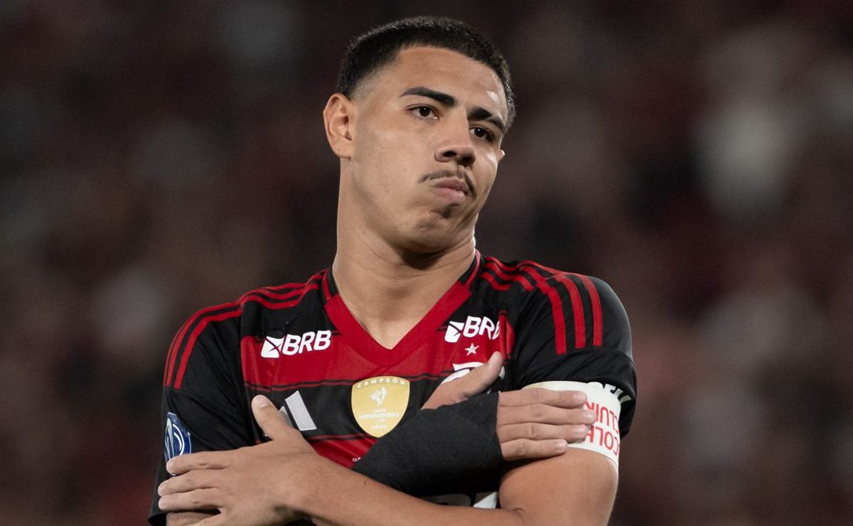 Iago continua sem espaço com Filipe Luís e deve ser vendido pelo Flamengo em breve