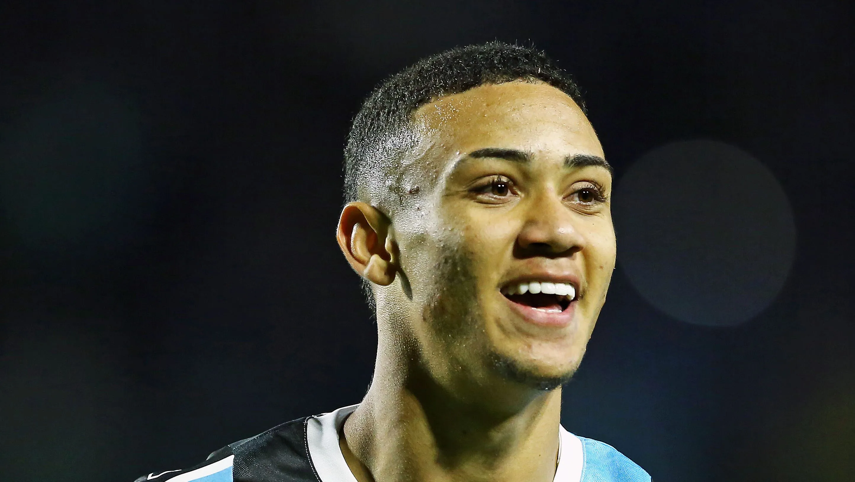 Foto: Heuler Andrey/Getty Images – Atacante ex-Grêmio se anima em jogar no Peixão.