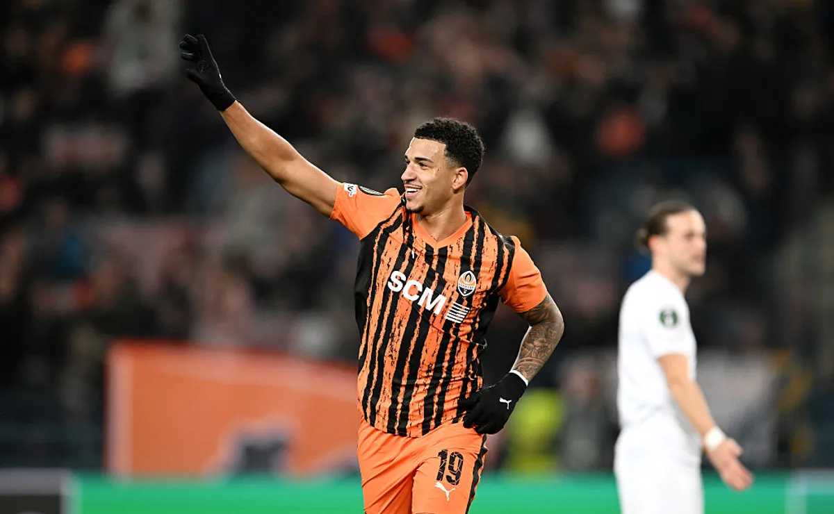 Na busca pelo 9: Flamengo sonda Kauã Elias, que mantém foco no futebol europeu