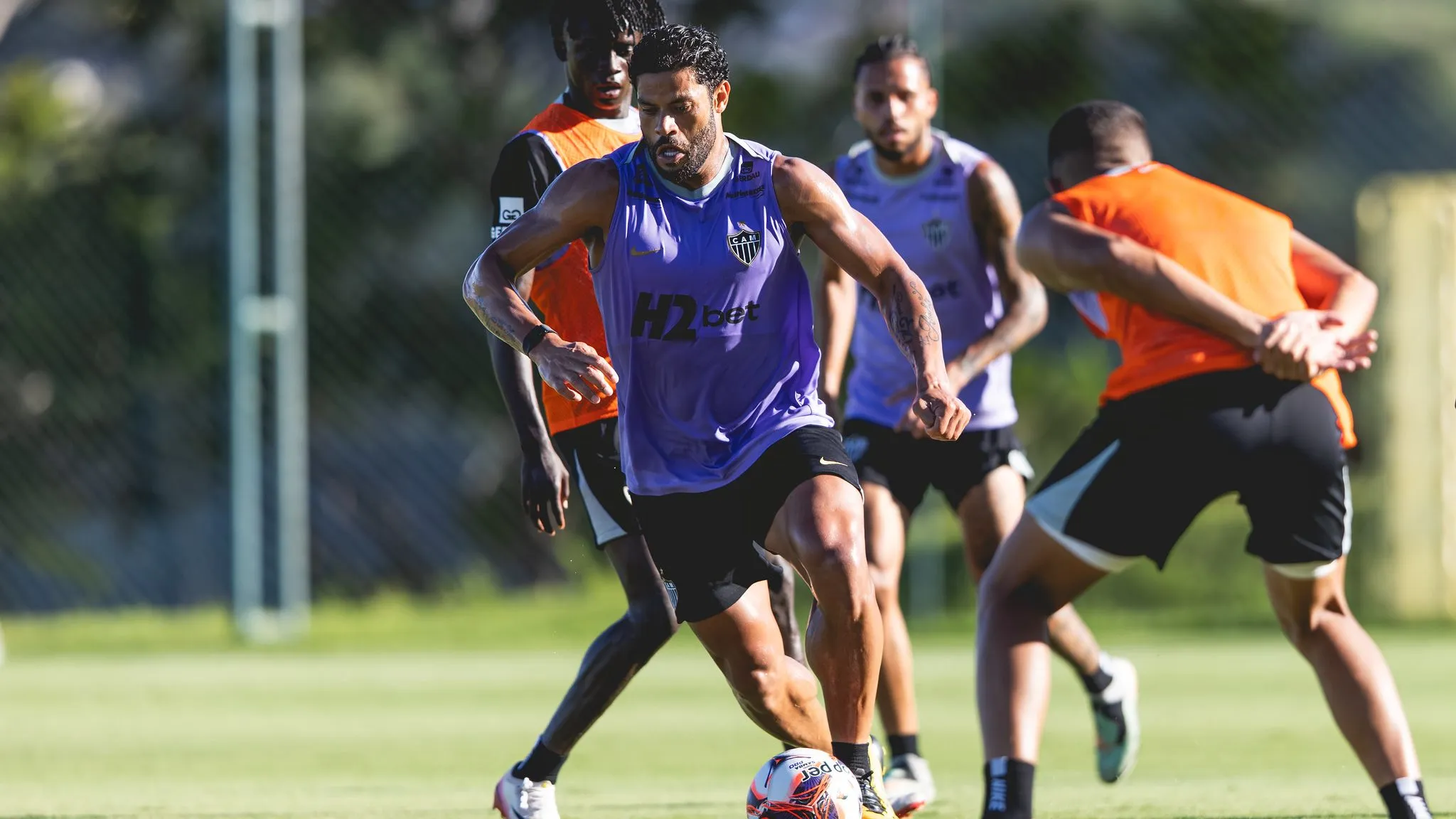 Hulk treina forte com o elenco do Galo de olho na temporada 2026 – Foto: Pedro Souza / Atlético