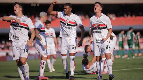 Jogadores do São Paulo em campo.
