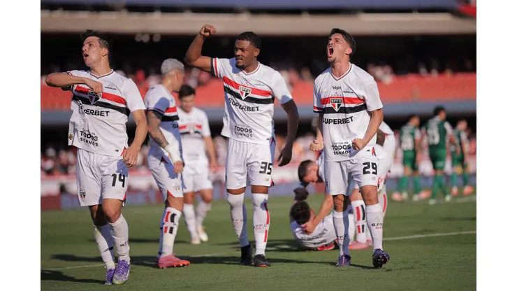 Jogadores do São Paulo em campo.