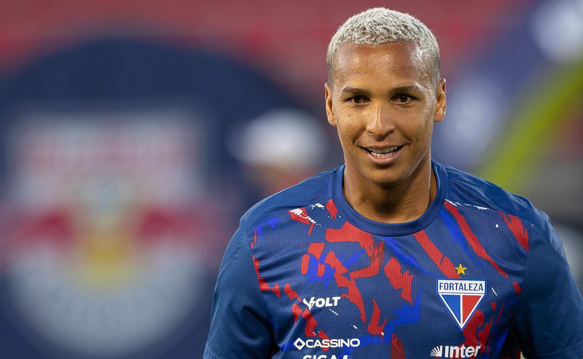 Deyverson, ídolo no Palmeiras, procura um novo clube após entrar na lista de negociáveis do Fortaleza