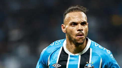Braithwaite em campo com o Grêmio.
