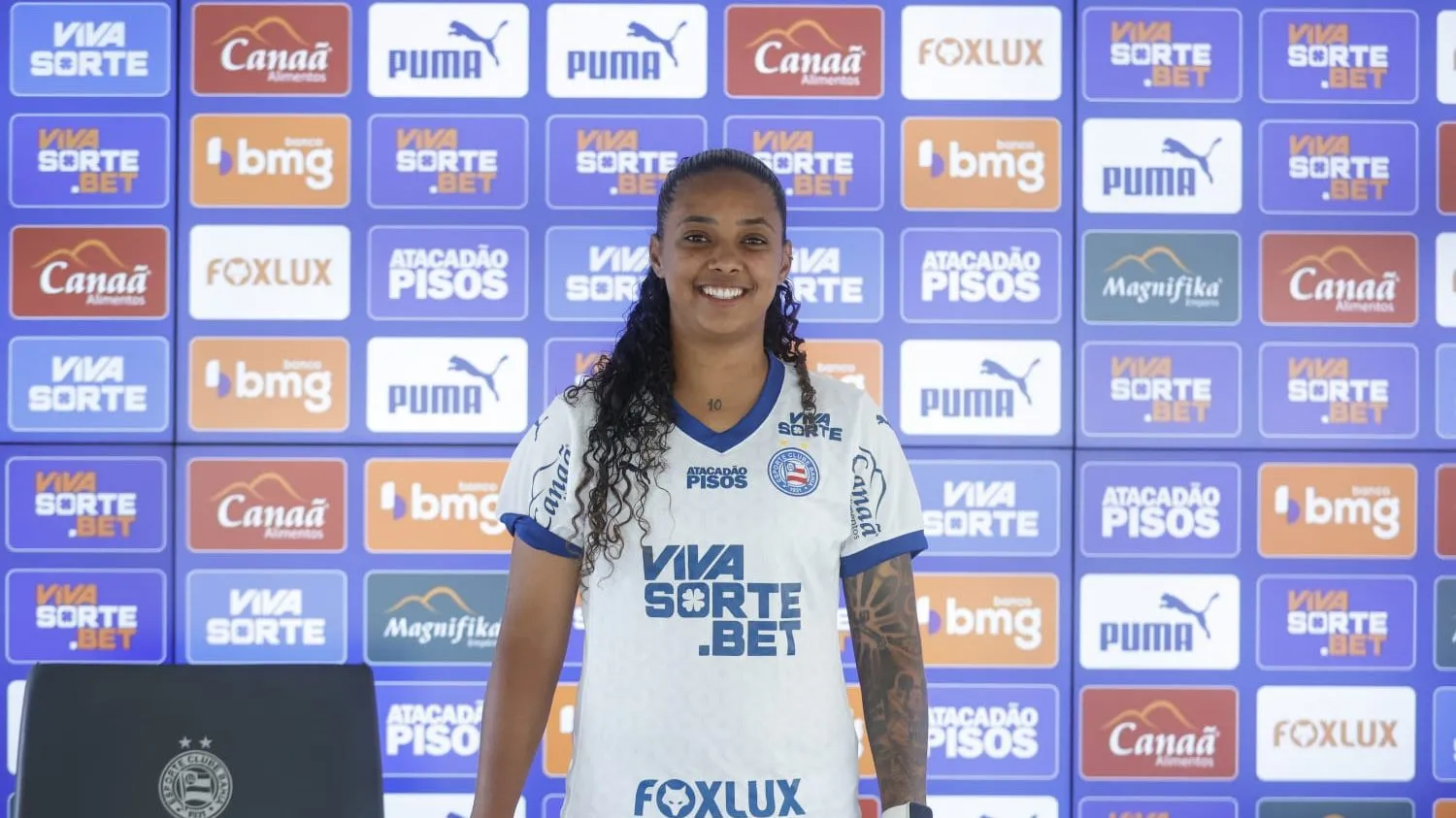 Taty Sena em apresentação no Bahia