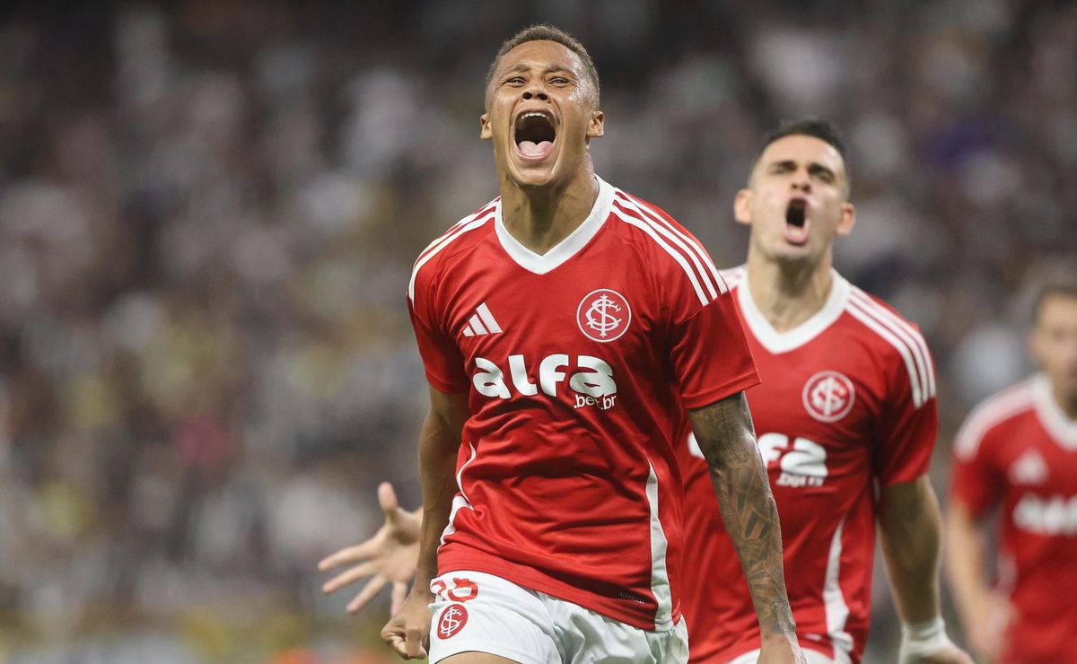 Direção do Inter muda os planos, comunica o Santos e decide trazer reviravolta envolvendo Vitinho, diz jornalista