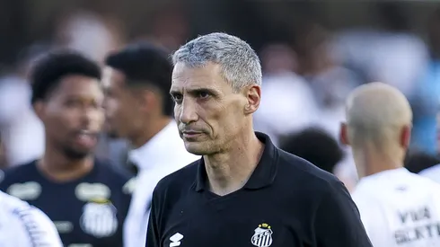 Vojvoda, técnico do Santos em partida pelo campeonato paulista (Foto: Ricardo Moreira/Getty Images)