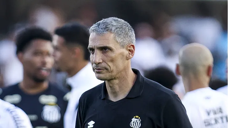 Vojvoda, técnico do Santos em partida pelo campeonato paulista