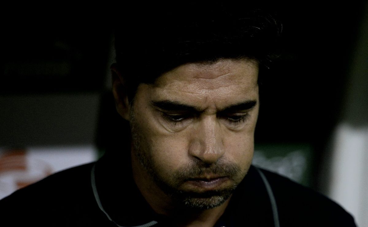Abel Ferreira fica sob alerta em Palmeiras x Santos após vidente cravar favoritismo para Vojvoda