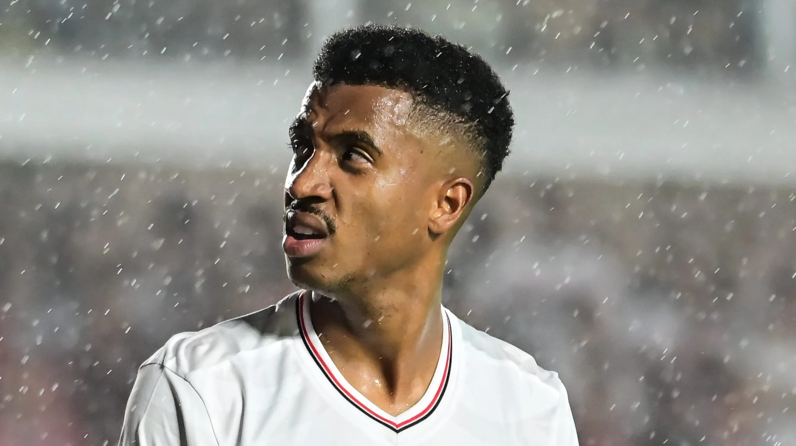 Marcos Antonio jogador do Sao Paulo durante partida contra o Internacional no estadio Vila Belmiro pelo campeonato Brasileiro A 2025. Foto: Jota Erre/AGIF