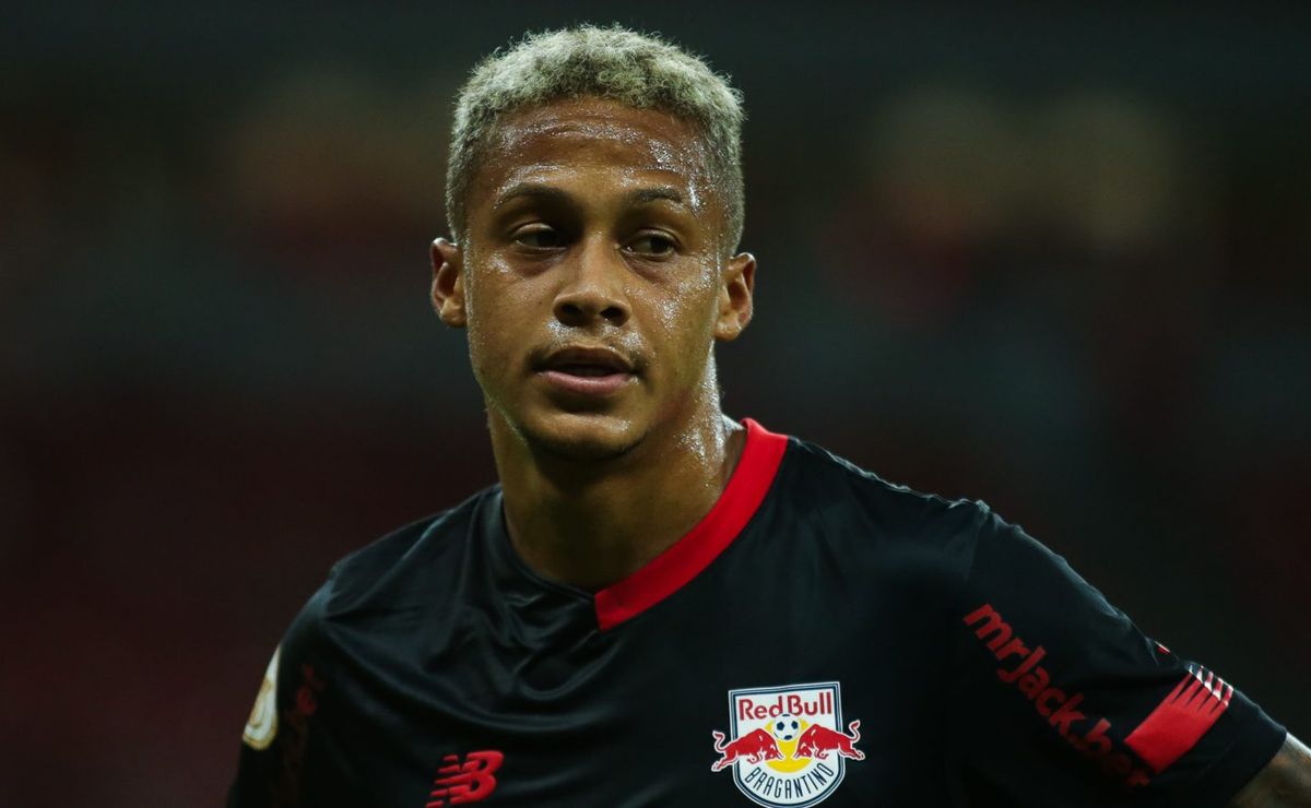 Alexandre Mattos descarta a contratação de Vitinho pelo Santos e confirma a reviravolta