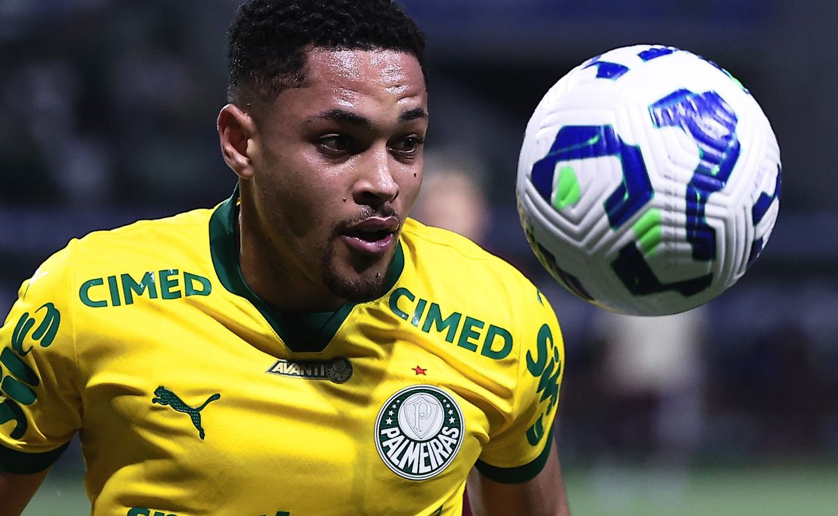 Vitor Roque puxa fila na acirrada disputa que envolve 8 atacantes por uma vaga na Seleção Brasileira