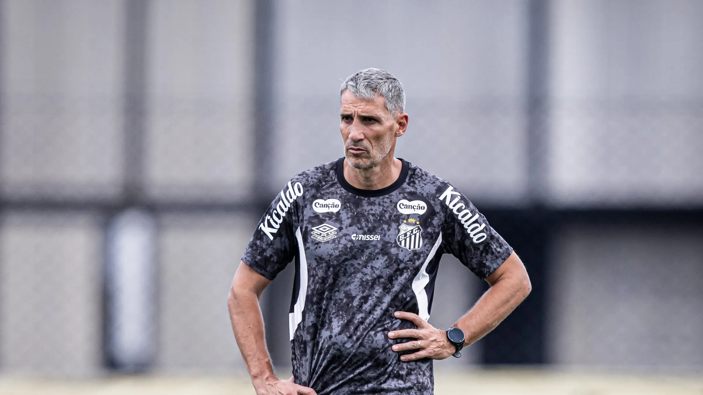 João Schmidt ganhou moral com Vojvoda. Foto: Raul Baretta/Santos FC