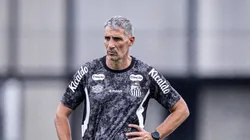 Vojvoda durante treino no CT Rei Pelé