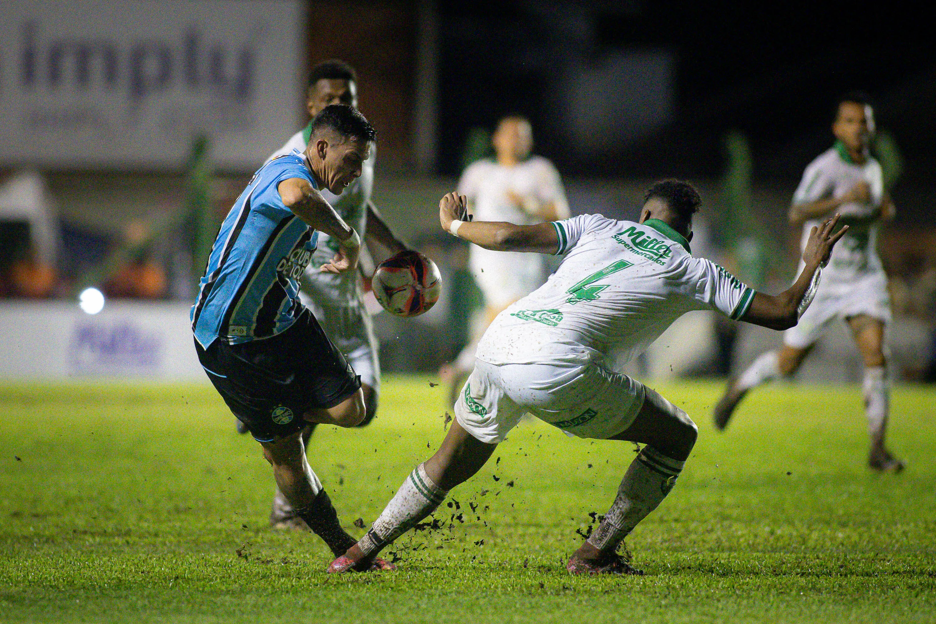 Pavón em ação no jogo inaugural de  2026. Foto: Maxi Franzoi/AGIF