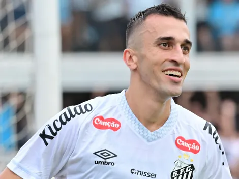 Santos recebe proposta do Athletico-PR pelo volante João Schmidt