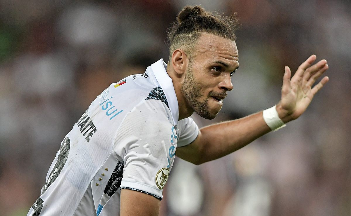 Braithwaite toma decisão após interesse do Atlético-MG e quer seguir no Grêmio em 2025