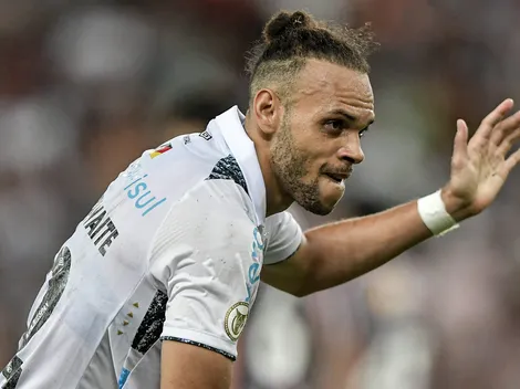 Braithwaite toma decisão importante e quer ficar no Grêmio