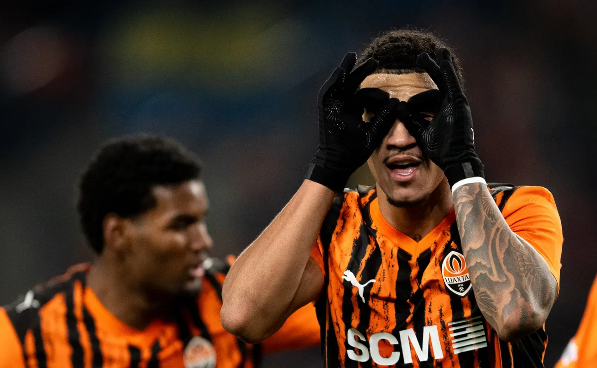 Flamengo desvia das estrelas e mira Kauã Elias, buscando empréstimo em meio ao impasse atacante