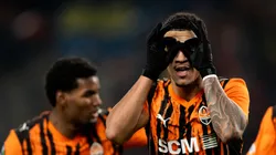 Kauã Elias em campo comemorando gol pelo FC Shakhtar Donetsk.
