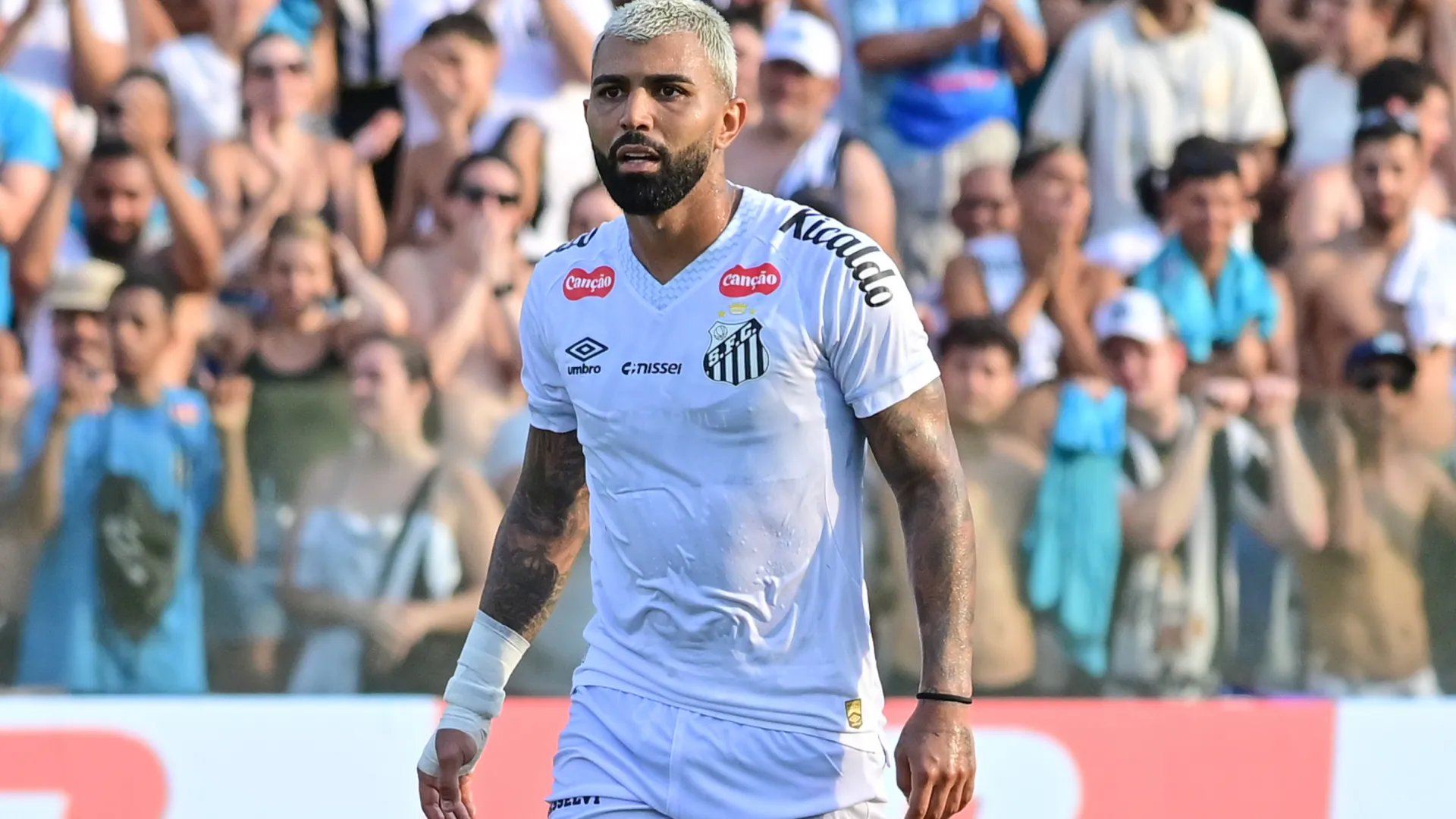 Gabriel Barbosa em sua reestreia pelo Santos – Foto: Jota Erre/AGIF