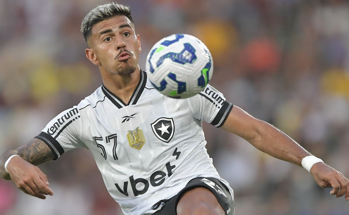 Botafogo bate o martelo e define venda de David Ricardo ao Dínamo Moscou por um caminhão de dinheiro