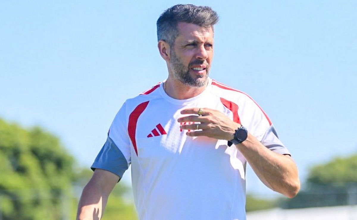 Paulo Pezzolano antecipa estreia e dirigirá o Internacional contra o Monsoon pelo Campeonato Gaúcho