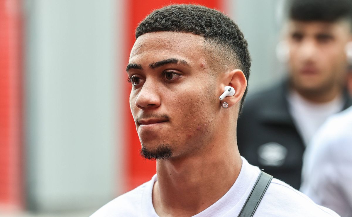 Santos avalia empréstimo de Gustavo Nunes, do Brentford, e aguarda ordem para volta ao Brasil