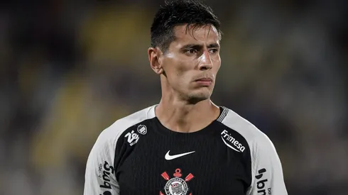 Angileri, jogador do Corinthians, durante partida contra o Fluminense no estadio Maracana pelo campeonato Brasileiro A 2025. Foto: Thiago Ribeiro/AGIF