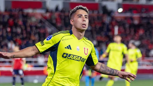 Lucas Assadi jogador do Universidad de Chile comemora seu gol durante partida contra o Independiente no estadio Libertadores de America pelo campeonato Copa Sul-americana 2025. Foto: Lucas Gabriel Cardoso/AGIF