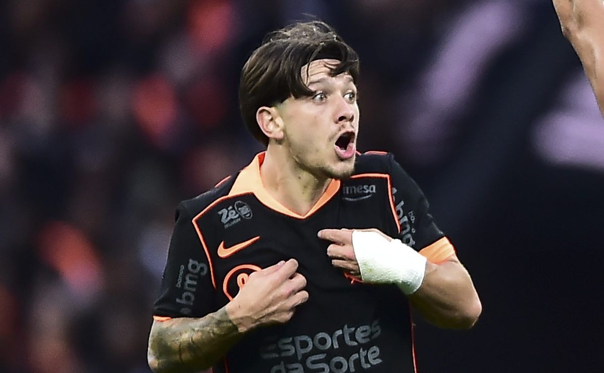 Com aprovação de Luís Castro, direção do Grêmio toma decisão sobre contratação de Rodrigo Garro, do Corinthians