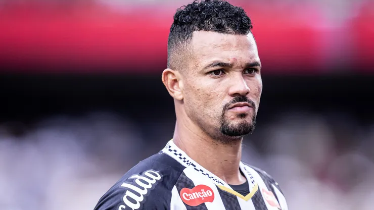 Zagueiro vem ganhando moral - Foto: Raul Baretta/Santos FC.