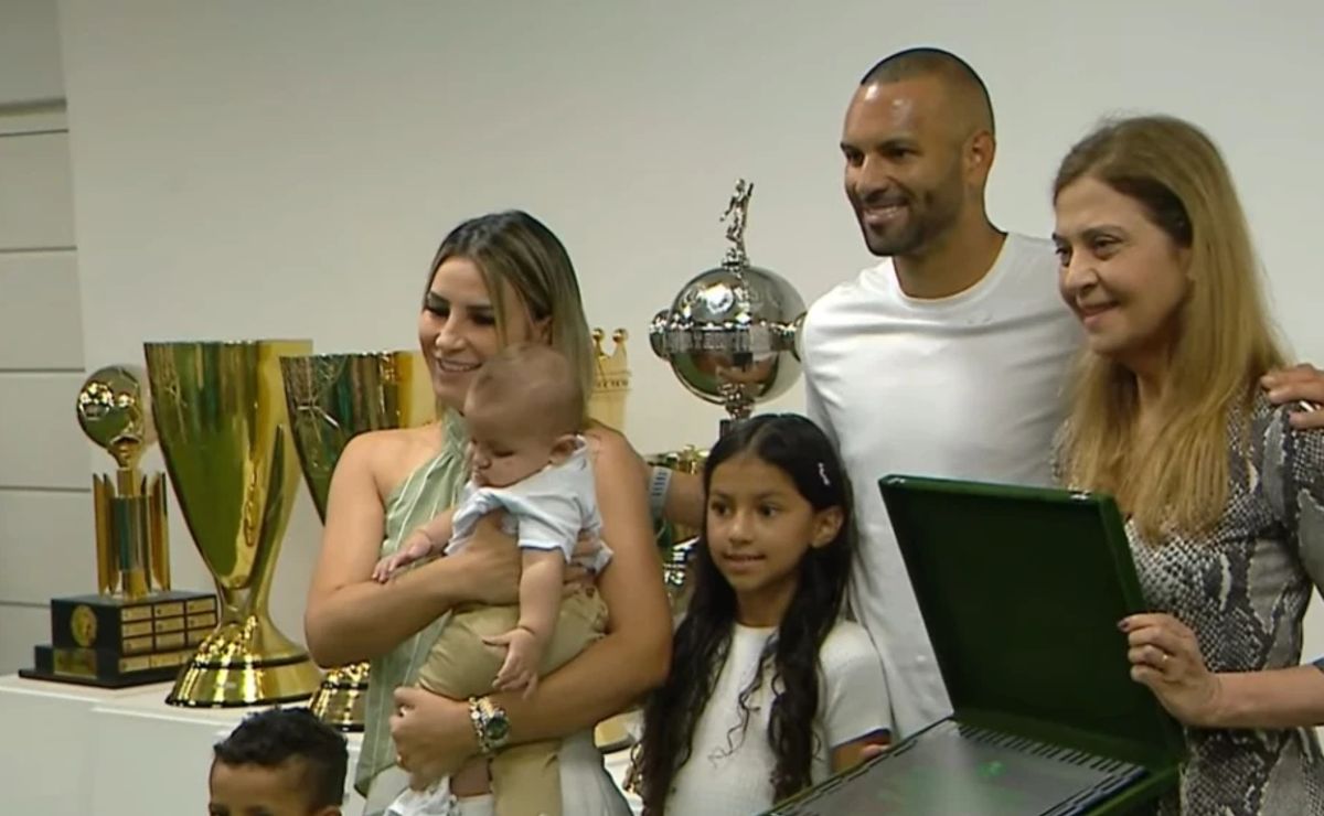 Palmeiras se despede em clima de gratidão e faz homenagem pesada a Weverton antes do clássico