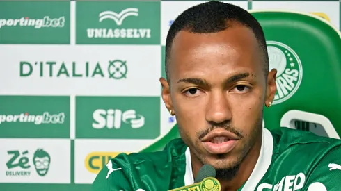 Marlon Freitas sequer está no banco da Arena Barueri contra o Santos