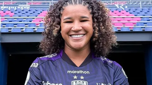 Maria Vitória com as Dragonas. Foto: Divulgação/Independiente del Valle