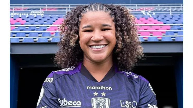 Maria Vitória com as Dragonas. Foto: Divulgação/Independiente del Valle