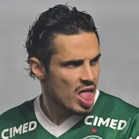 Torcida do Palmeiras faz fortes críticas a Raphael Veiga