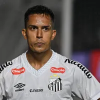 Igor Vinícius recebe amarelo após falta dura em Andreas Pereira