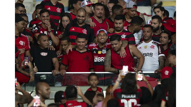 RJ - RIO DE JANEIRO - 28/05/2025 - COPA LIBERTADORES 2025, FLAMENGO X DEPORTIVO TACHIRA - Joao Gomes ex-jogador do Flamengo na arquibancada antes da partida contra o Deportivo Tachira no estadio Maracana pelo campeonato Copa Libertadores 2025. Foto: Jorge Rodrigues/AGIF