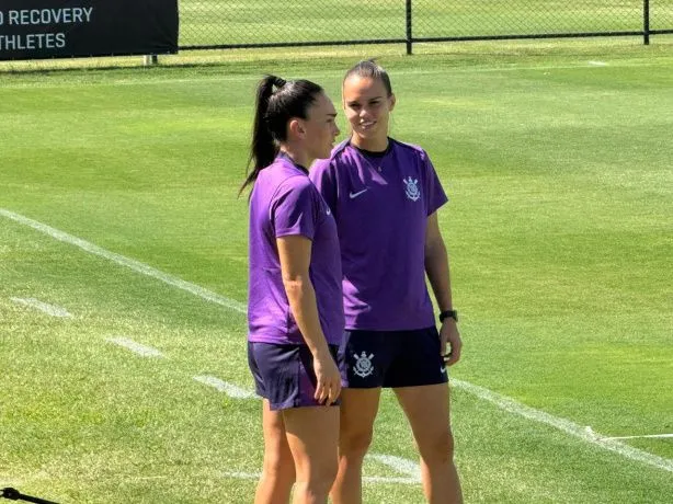 Agustina e Ana Vitória durante o treino. Foto: Maria Beatriz Tevez/Meu Timão