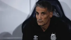Juan Pablo Vojvoda, técnico do Santos, durante partida contra o Palmeiras na Arena Barueri pelo campeonato Paulista 2026. Foto: Ettore Chiereguini/AGIF