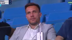 Arthur ficou nas arquibancadas da Arena e não gostou do que viu em campo - Foto: Reprodução/Premiere
