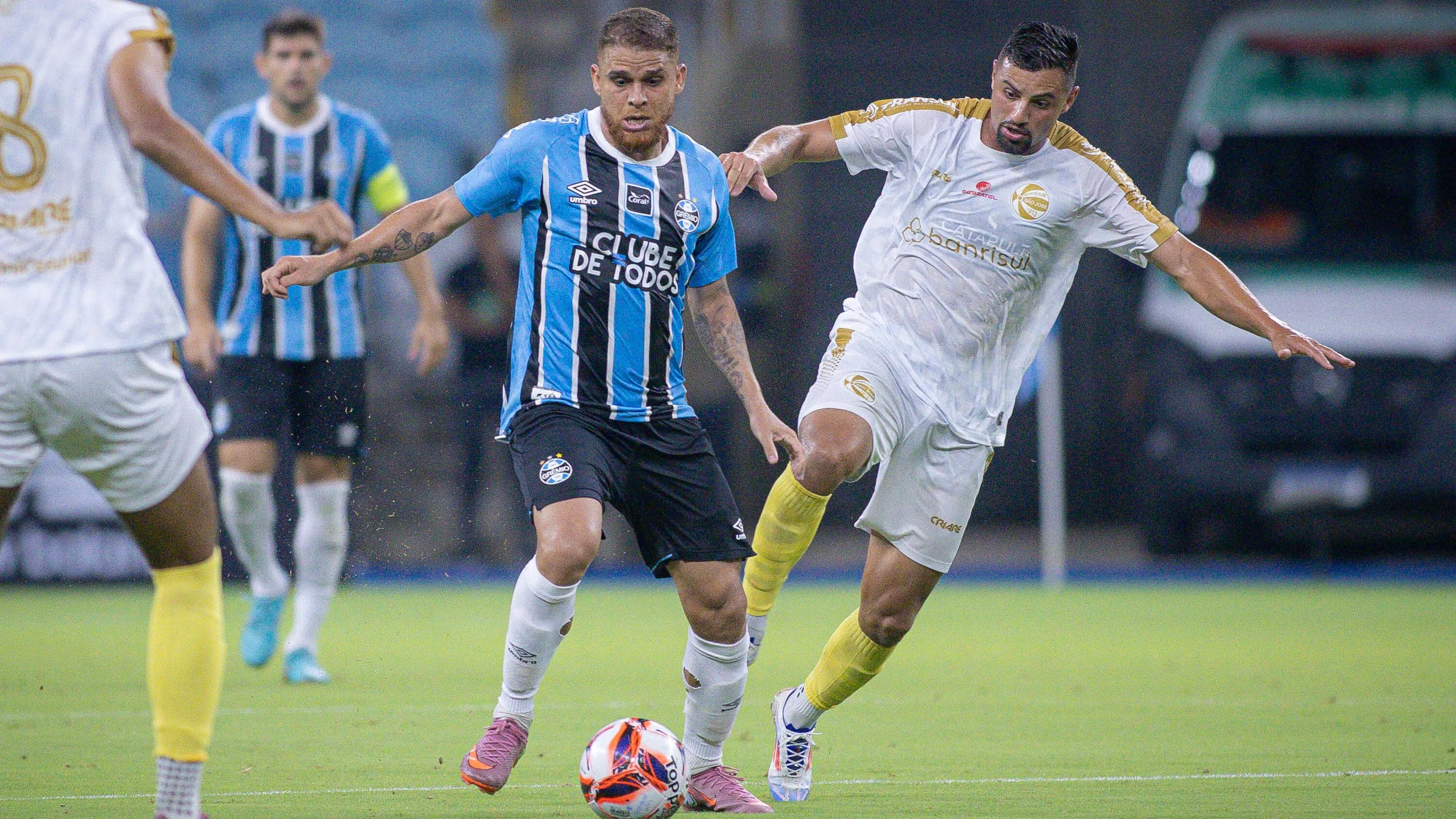 Gustavo Cuellar durante partida contra o São José . Foto: Maxi Franzoi/AGIF
