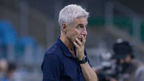 Luis Castro não gostou do que viu no duelo contra o São José – Foto: Maxi Franzoi/AGIF